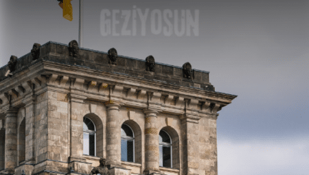 Berlin’de Gece Gezilecek Yerler: Ren Nehri’nin Büyüleyici Manzarası